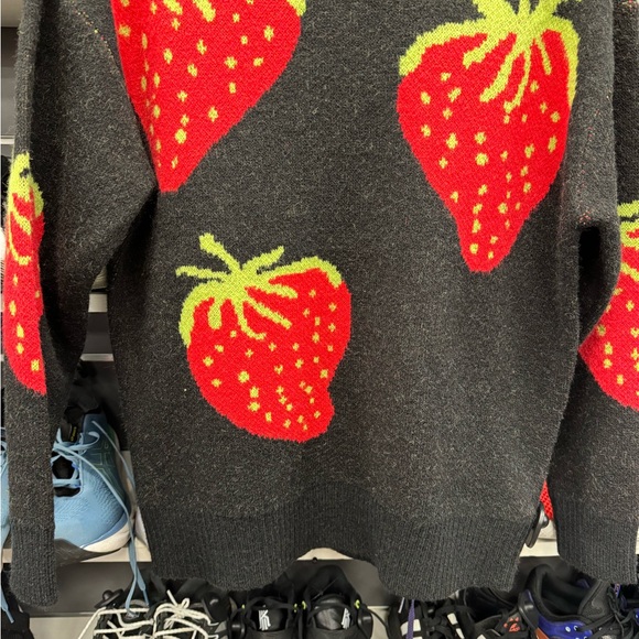 FOREVER 21 STRAWBERRY PATCH GRAPHIC SWEATER SMALL - Picture 3 of 4
